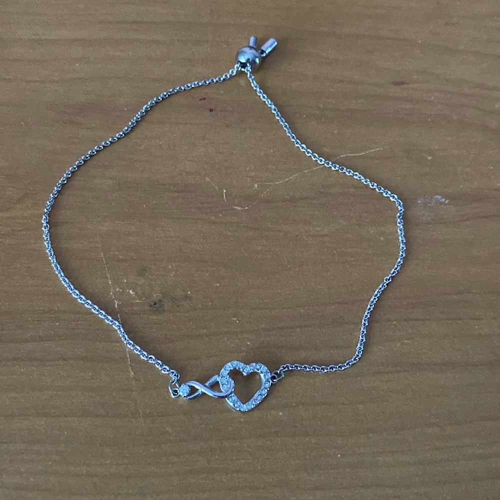 Swarovski Infinity bracelet
Infinity and heart, White, Rhodium plated